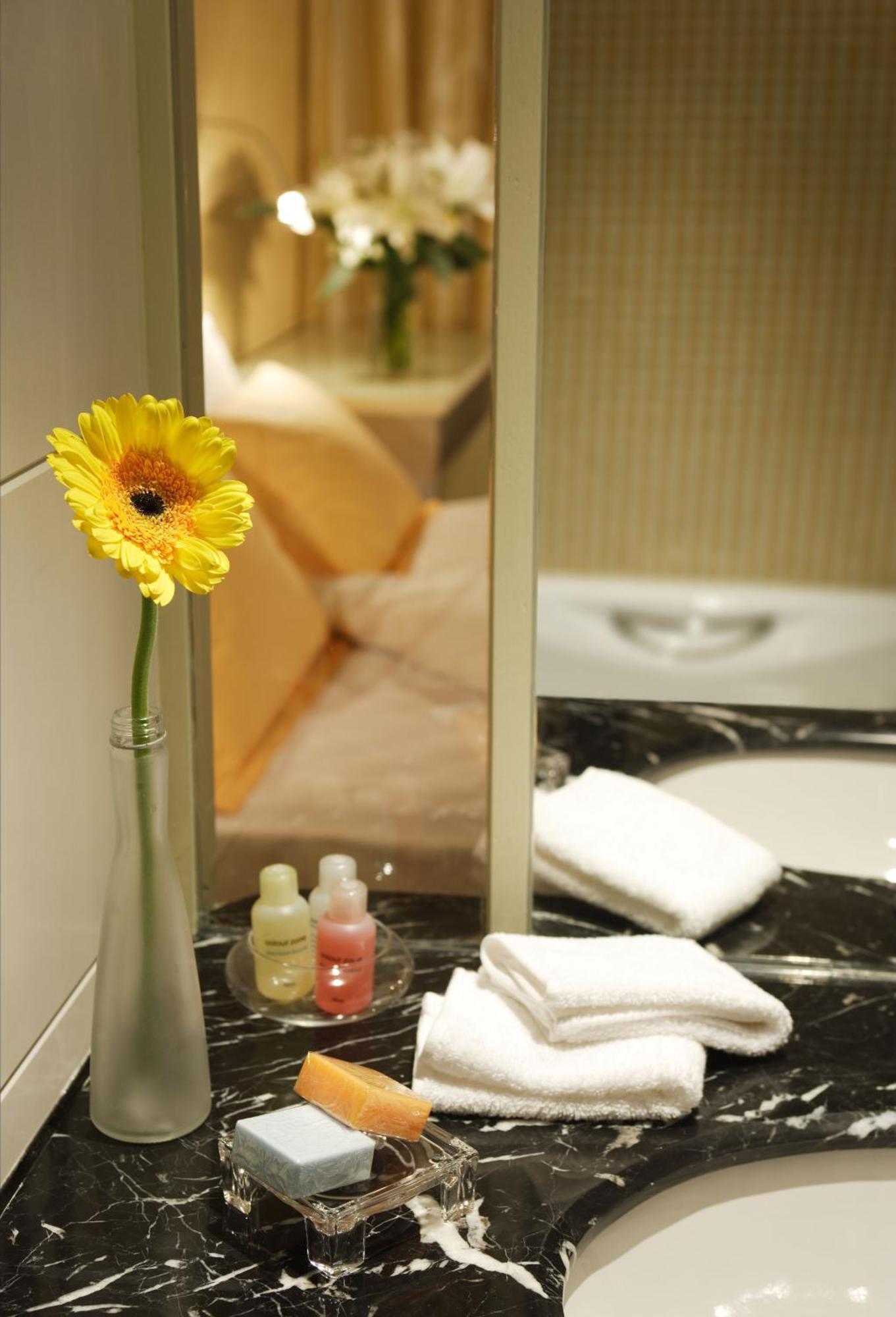 Cosmo Hotel Hong Kong Amenities photo
